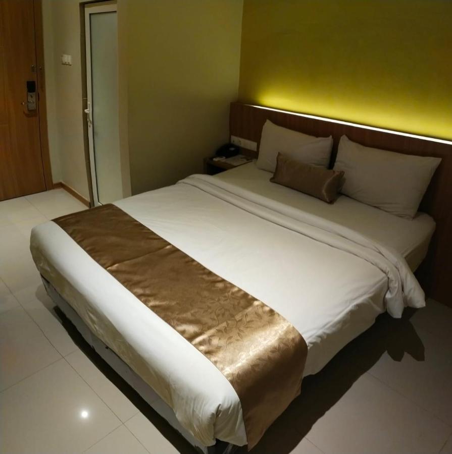 Deli Hotel Medan Extérieur photo